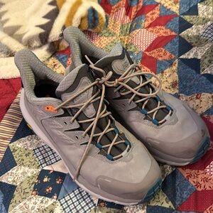 Mens 12.5D Hoka one one Kaha 2 gtx low hikers vibram gore tex